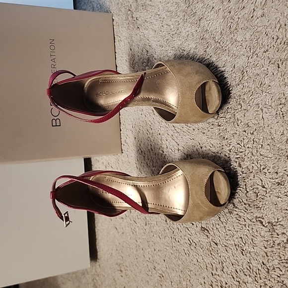 BCBG heels with peeptoe - Picture 2 of 3